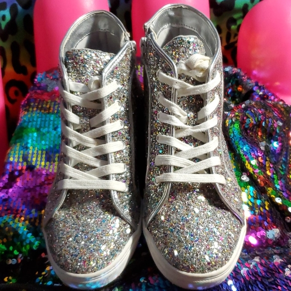 SNEAKERS/GYM SHOES🎬HOST PICK🎬 - Picture 5 of 8